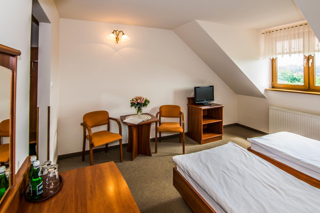 Gosciniec Na Rozdrozu Motel Libiaz Exterior foto