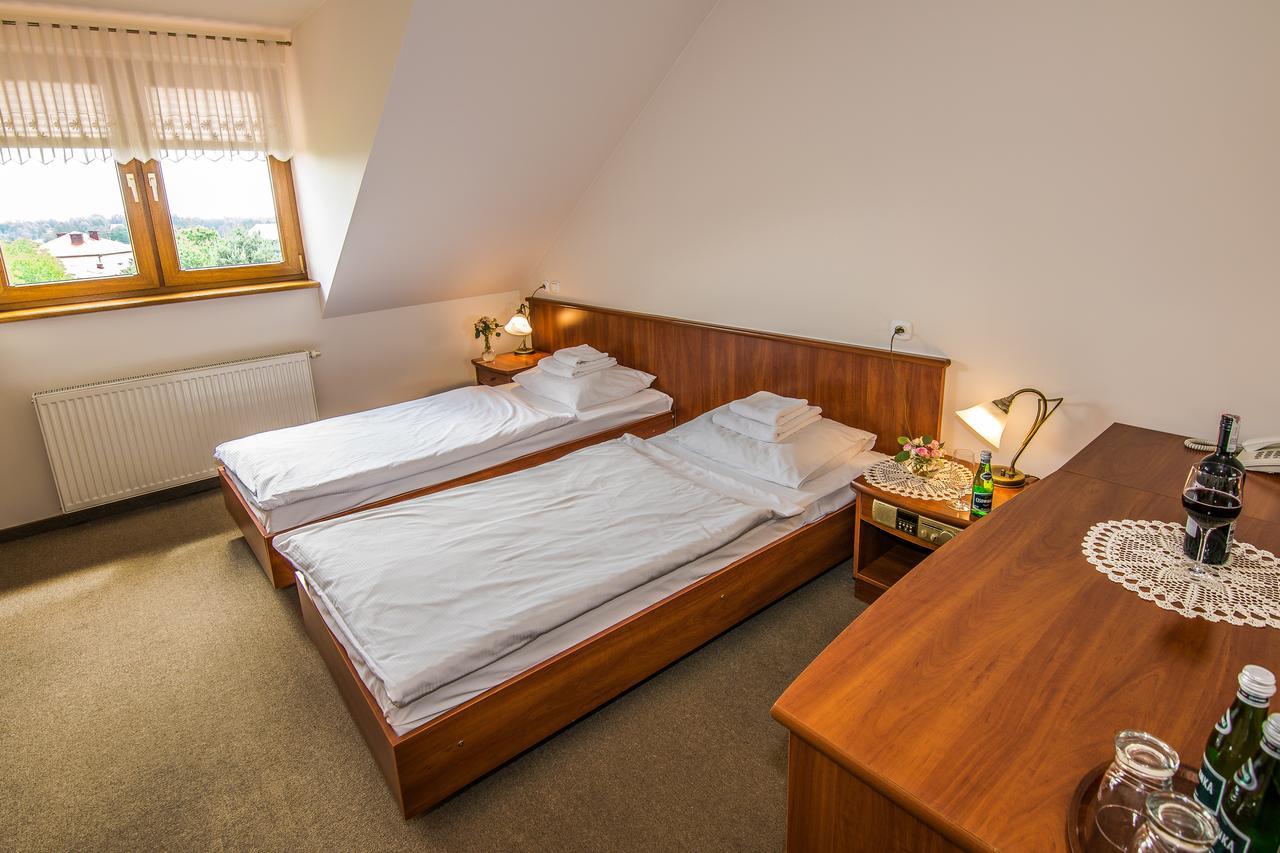 Gosciniec Na Rozdrozu Motel Libiaz Exterior foto